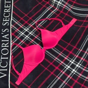 Victoria's Secret PINK Lightly Lined Demi Bra 30D NWOT!!- Bright Red Color 🍒